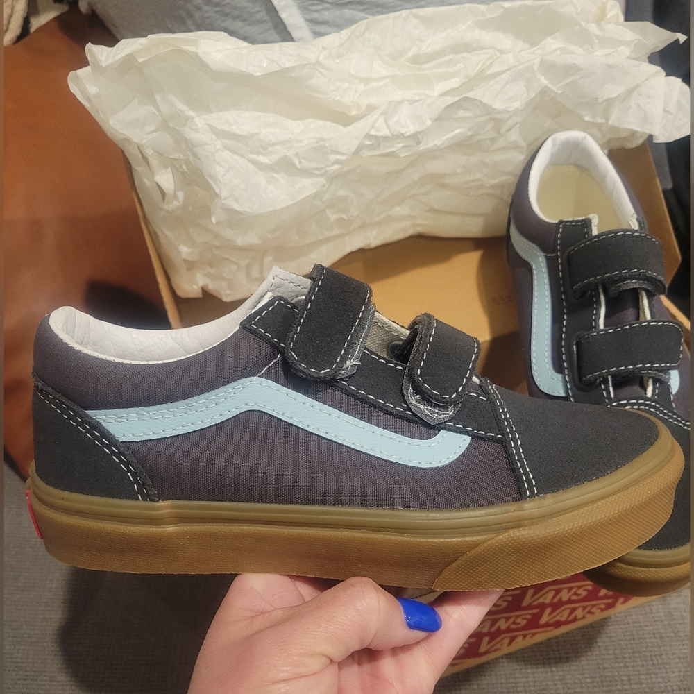 New VANS Old Skool V Shoes. Kids size 3. Asphalt Aquatic Gum